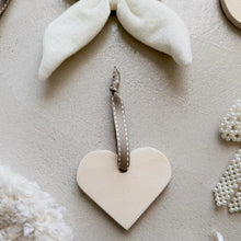 Load image into Gallery viewer, CHRISTMAS ORNAMENTS - 4 PIECES